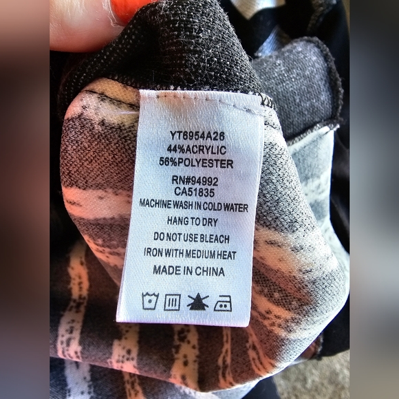 MIX AND MATCH 5/25$ Patrizia Luca Long Sleeve Pattern Top - Picture 2 of 5